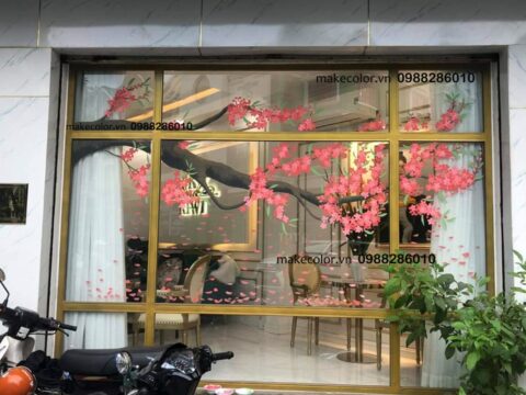 Vẽ tranh trang trí cửa kính đón tết hoa đào, hoa mai khoe sắc đẹp, giá tốt nhất năm nay